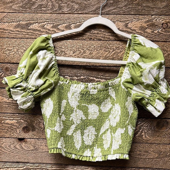 Jacqui E Tops - Jacquie The Label Green Floral Smocked Puff Sleeve Crop Top – Size Small